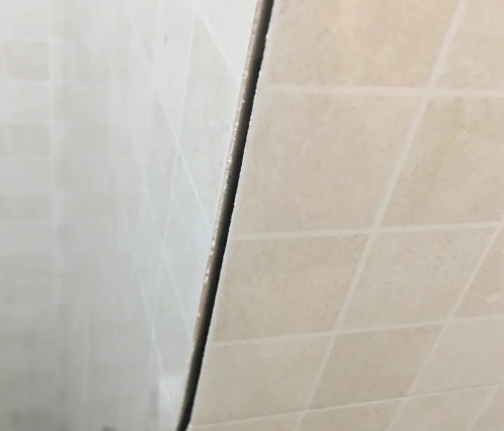 江宁瓷砖空鼓维修公司分享阳台瓷砖脱落的修复过程可以分为以下几个步骤